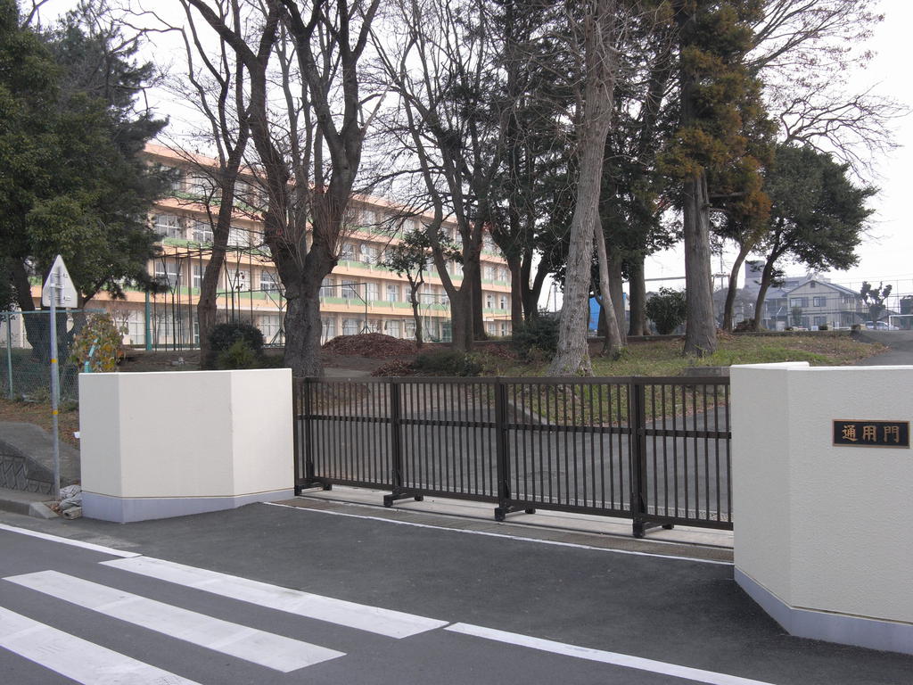 Junior high school. 582m until Mito Municipal Midorioka junior high school (junior high school)