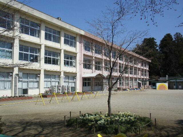 Primary school. 1546m to Mito Municipal Kawada Elementary School