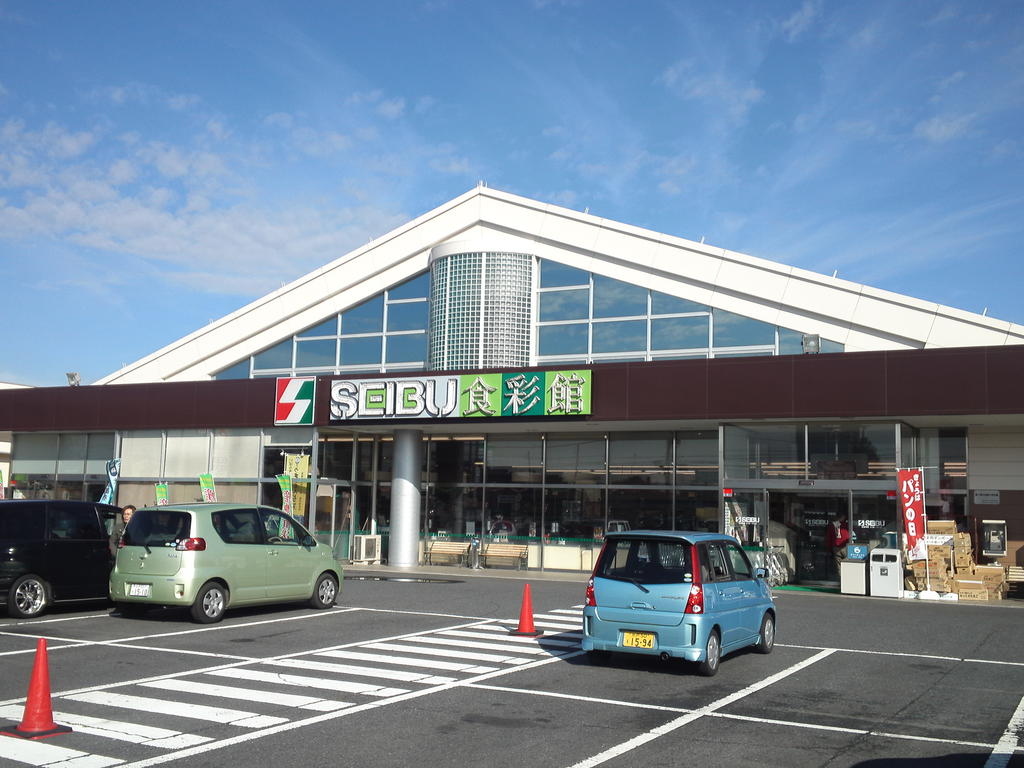 Supermarket. Shokuirodorikan save Chinami store up to (super) 695m