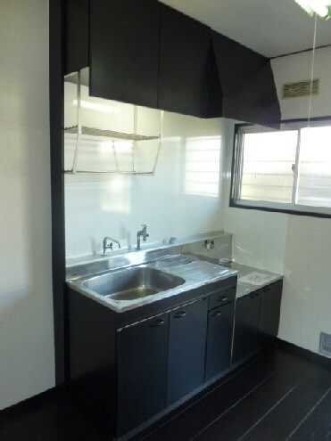 Kitchen. The kitchen is also a shiny! 