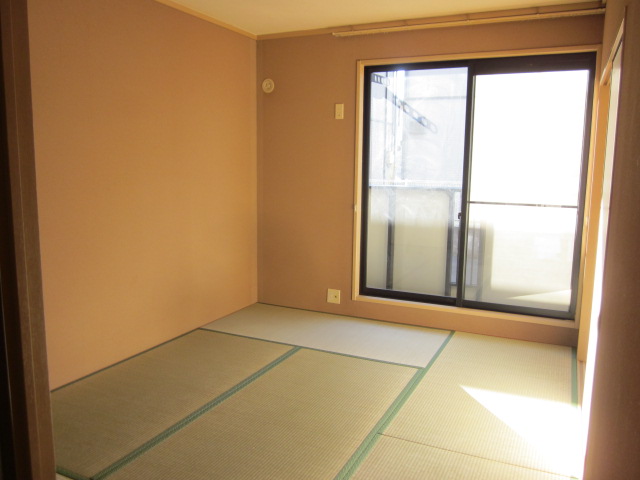 Living and room. I want to purr on the sunny Japanese-style! 