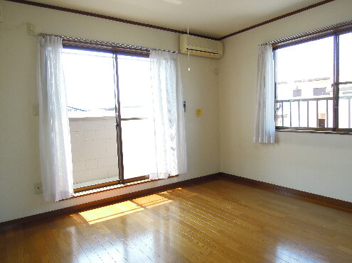 Living and room. Room of sunny dazzling place! The top floor southwest angle room! 