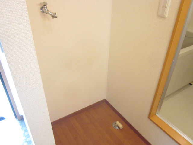 Other room space. Laundry Area! Not visible from the front door! 