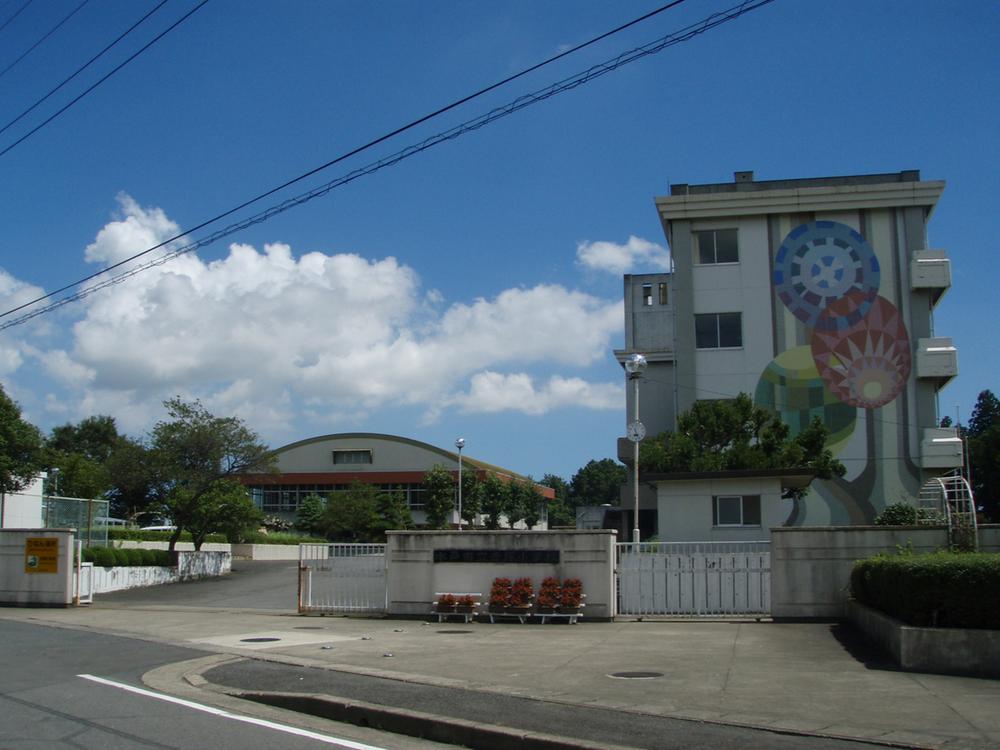 Primary school. Akatsuka to elementary school 260m
