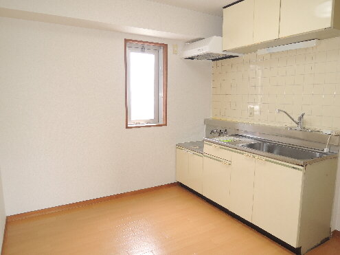 Kitchen. Shiny kitchen space! 