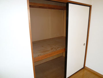 Receipt. Western-style closet
