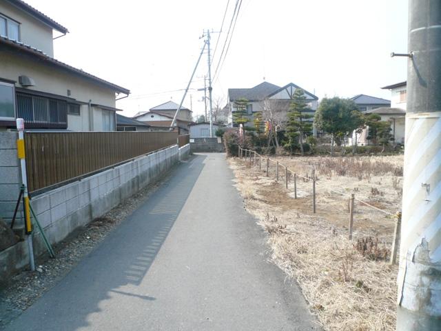 Local photos, including front road. Local (March 2013) Shooting