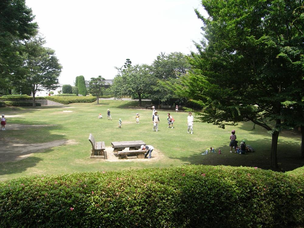 park. 1592m to Mito Ohgushi Kaizuka petting park