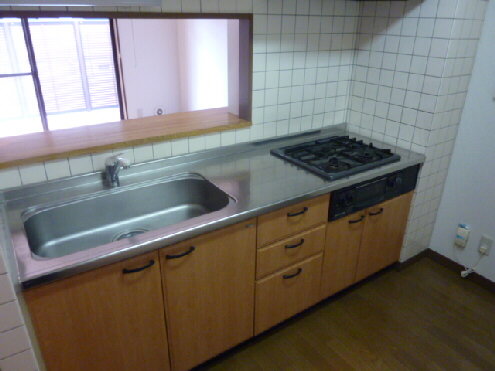 Kitchen. Nice system kitchen woodgrain is