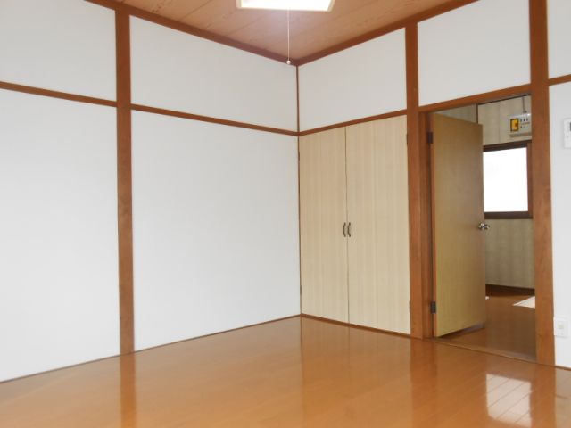 Living and room. Beautiful Western-style interior renovation completed.