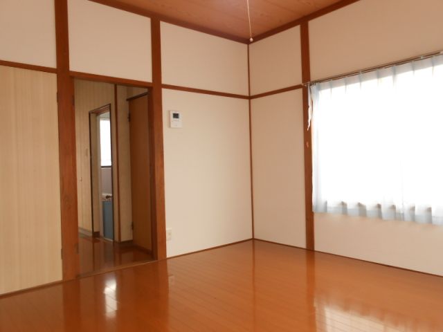 Living and room. Two-sided lighting of the bright rooms in the corner room.