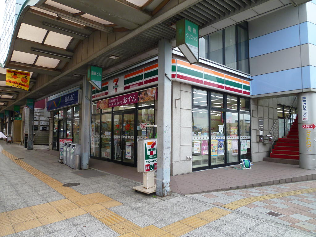 Convenience store. Seven-Eleven Mito Minami-machi 3-chome up (convenience store) 766m