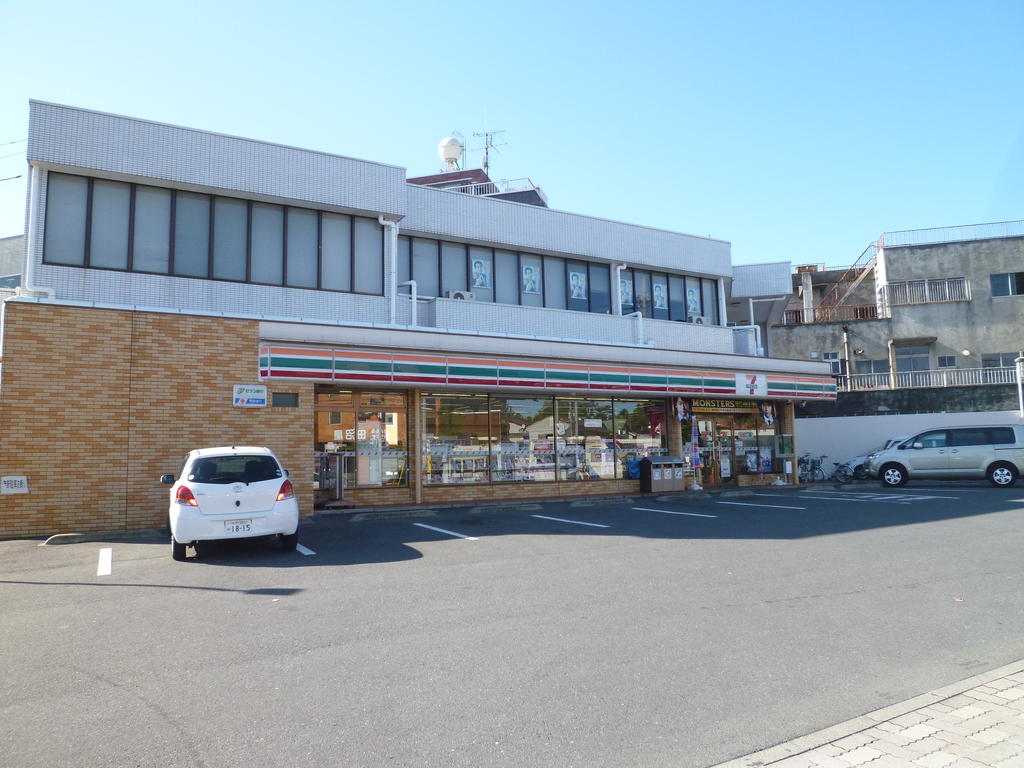 Convenience store. Seven-Eleven Mito Suehirocho store (convenience store) to 933m