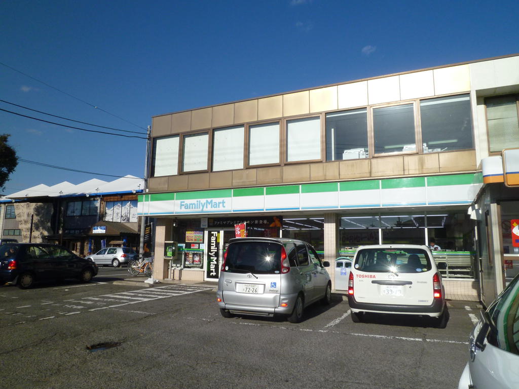 Convenience store. FamilyMart Mito Suehirocho store (convenience store) to 693m