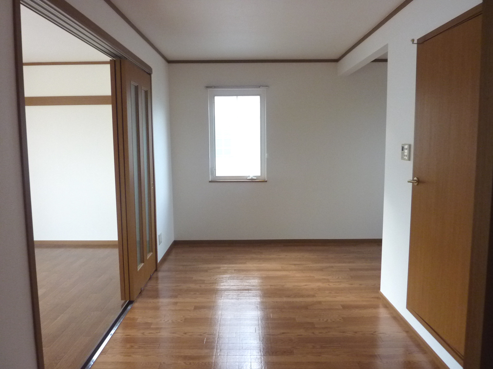 Living and room. Spacious living room