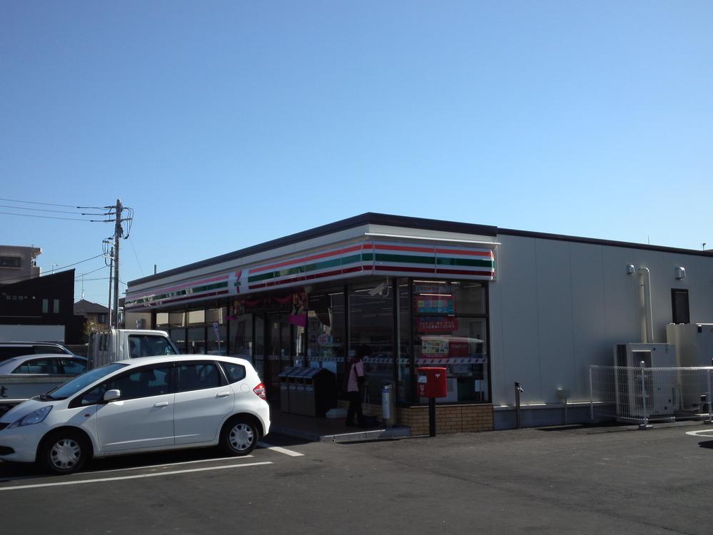 Convenience store. 1100m to Seven-Eleven