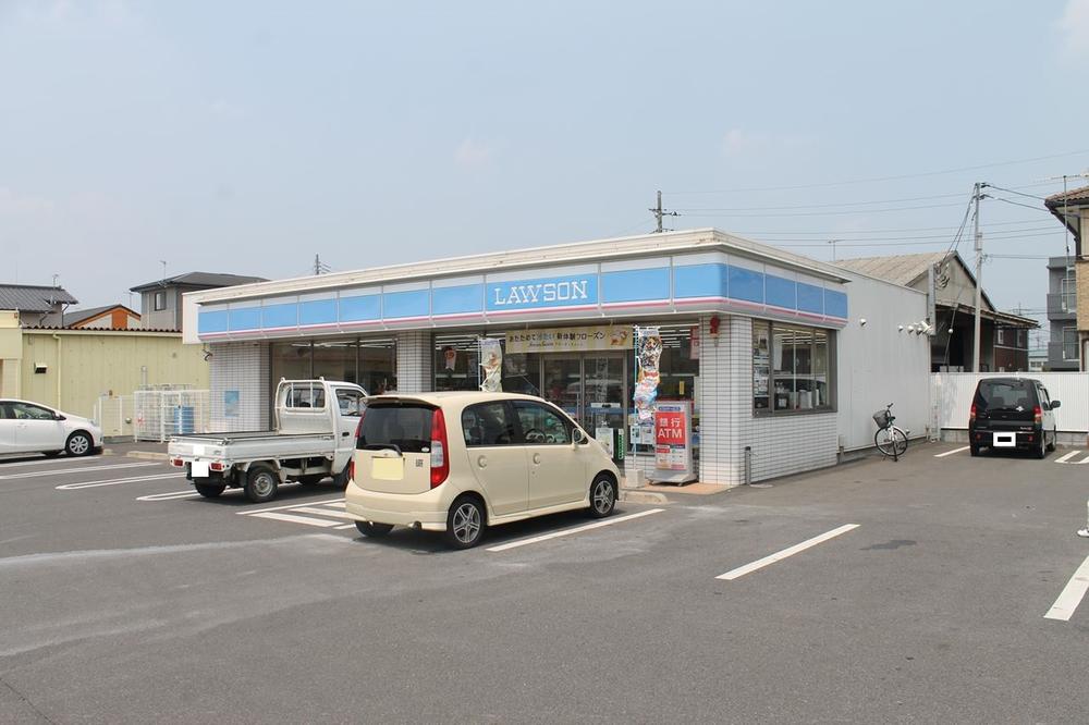 Convenience store. 120m to Lawson