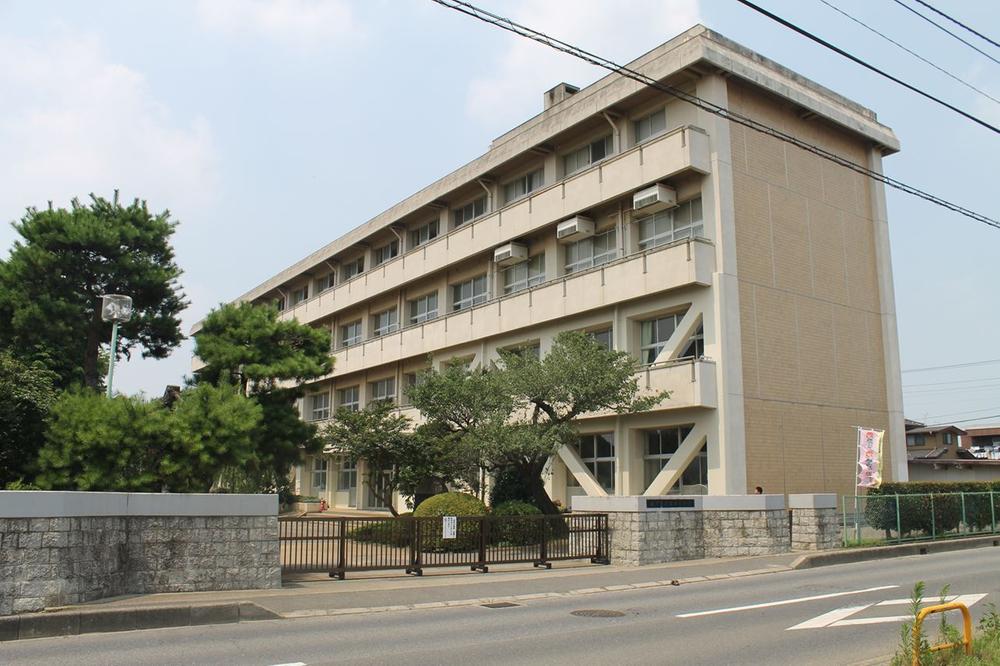 Junior high school. 400m to Mito fifth junior high school