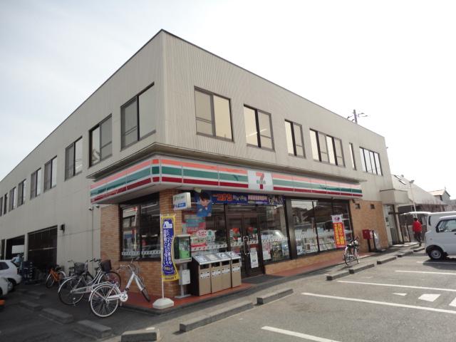 Convenience store. 340m to Seven-Eleven