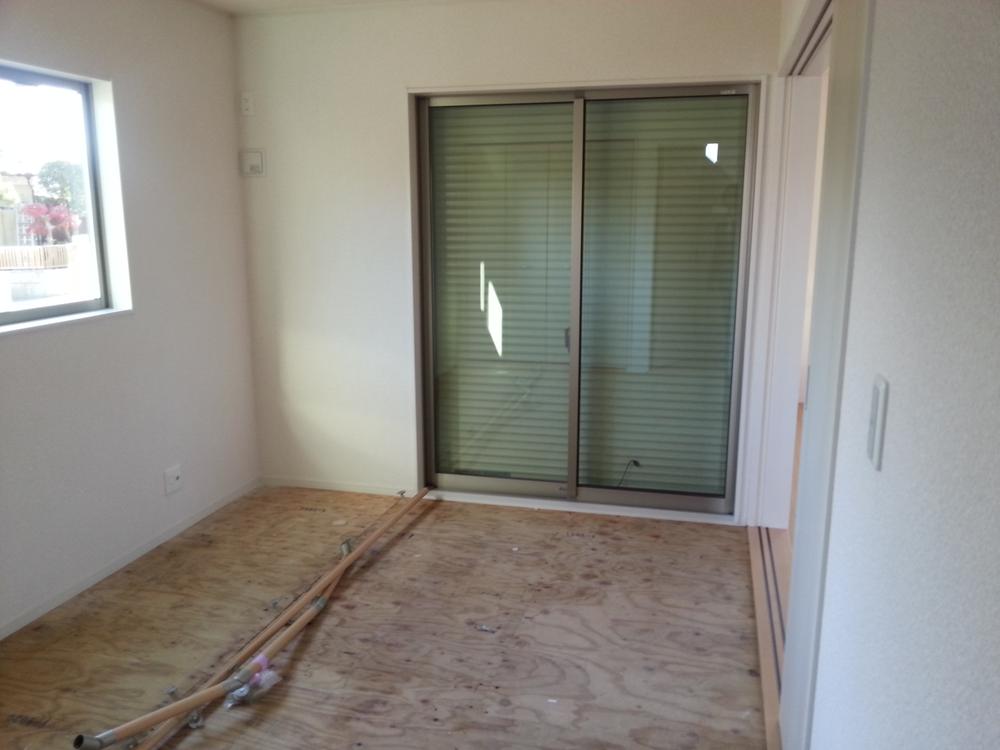 Non-living room. It is a tatami-type Western-style. 