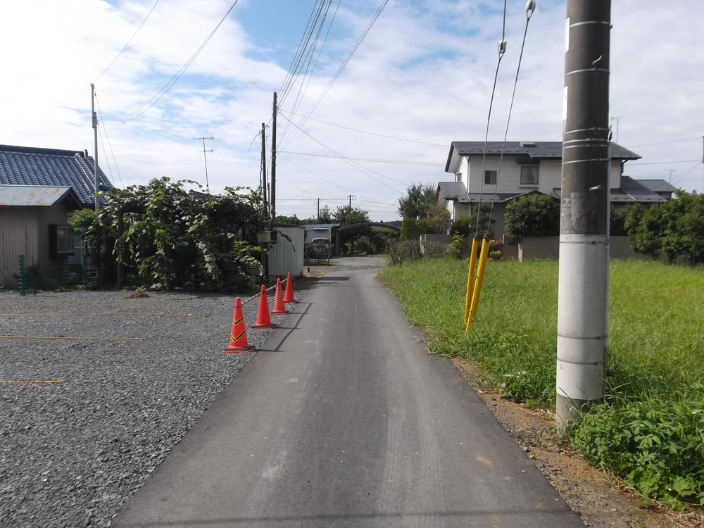 Local photos, including front road. Car street is less.