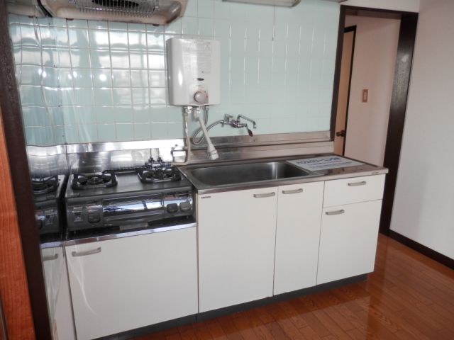 Kitchen. Easy-to-use kitchen. There are spacious quires 6. 