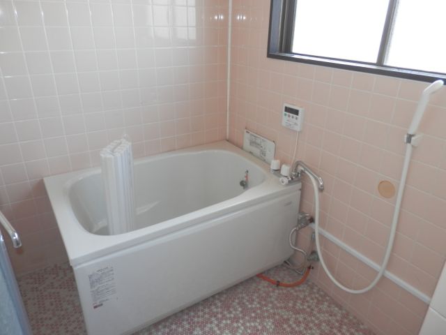 Bath. Since the tub has new goods exchange, Can you use your comfortably. 