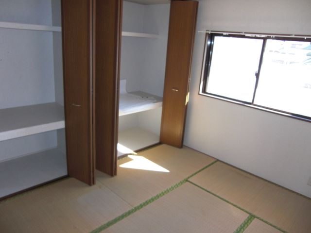 Living and room. Also housed in a Japanese-style room space equipped