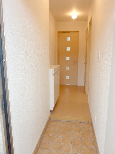 Entrance. State from the entrance to the room