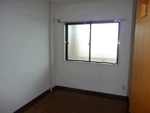 Other room space. It is a photograph of the 302 in Room.