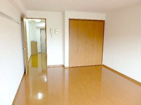 Living and room. Widely livable flooring