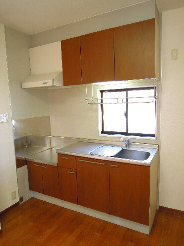 Kitchen. It is a warm kitchen of woodgrain