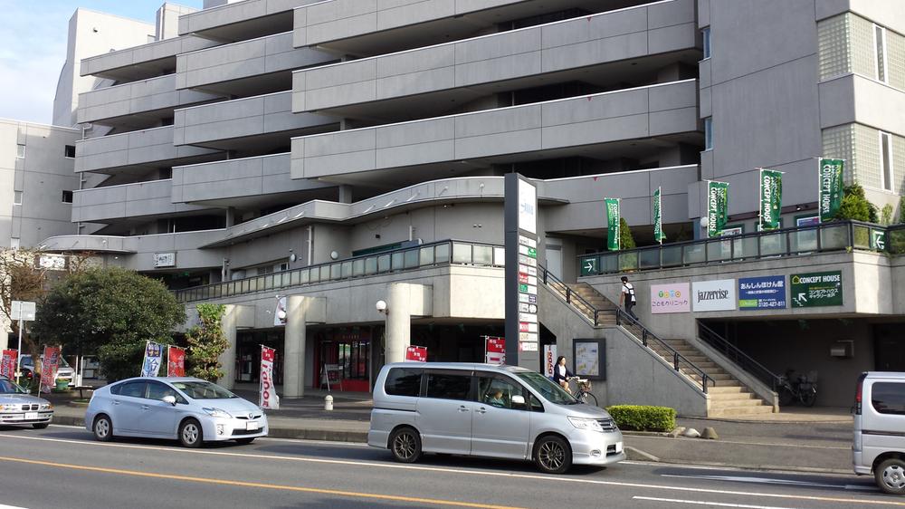 Shopping centre. 494m to around Museum