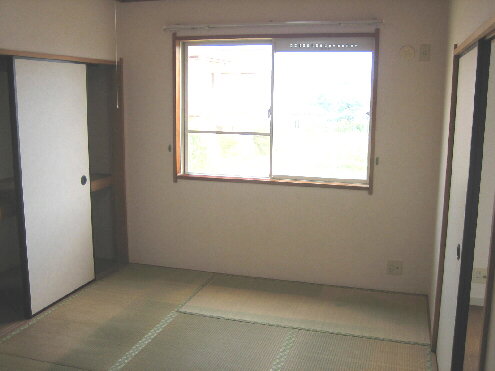 Living and room. Japanese-style room to settle