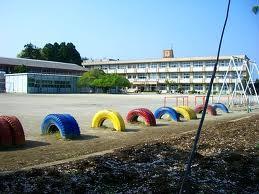 Primary school. 970m until Mito standing River Elementary School