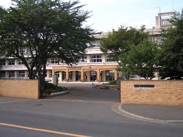 Primary school. 800m until Mito Municipal Kasahara Elementary School
