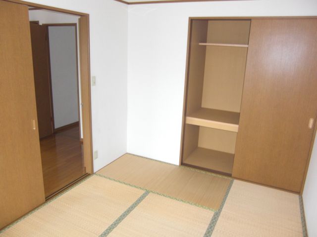 Living and room. Japanese-style room 6 quires