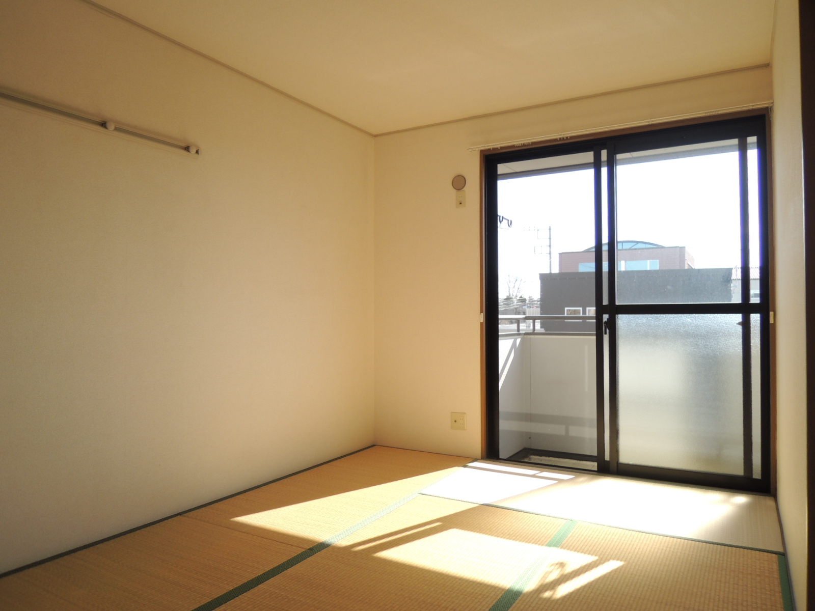 Living and room. Good Japanese-style room per yang