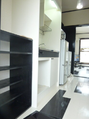Other room space. Shoebox, kitchen, Washing machine