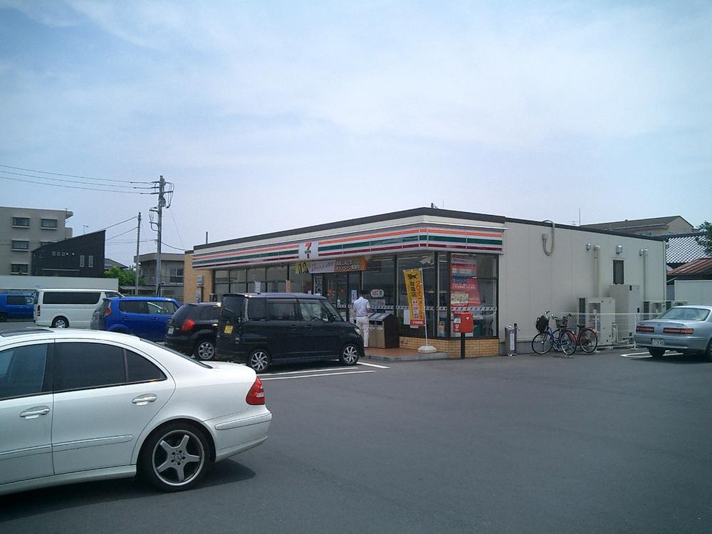 Convenience store. 1079m until the Seven-Eleven Mito Midorioka shop