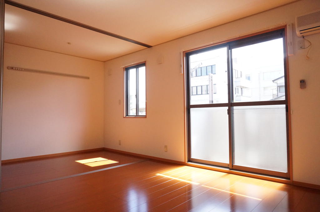 Living and room. LDK! You can use spacious by the partition open! 