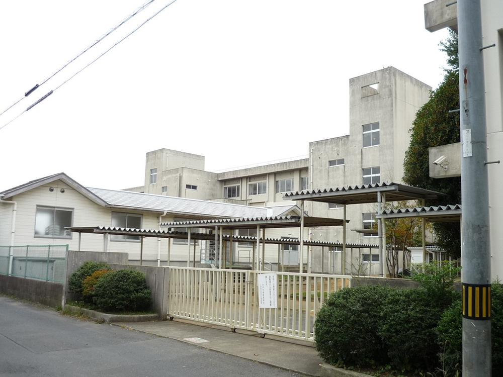 Primary school. 750m to Ishikawa Elementary School
