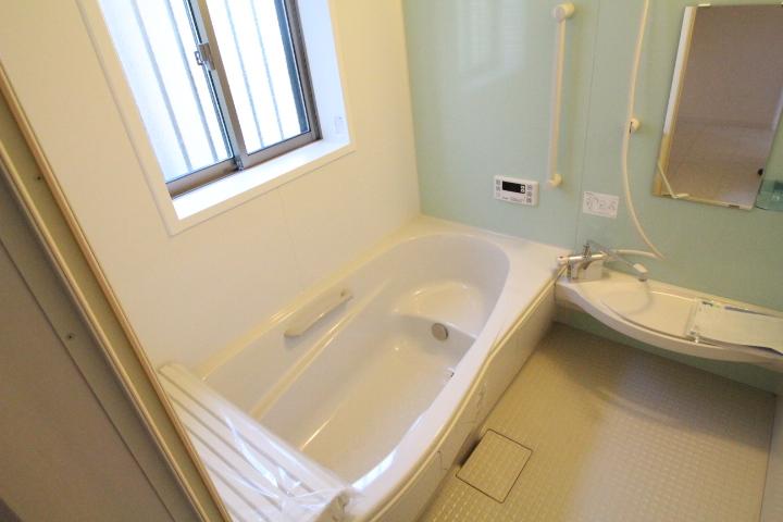 Bathroom. Indoor (12 May 2013) Shooting