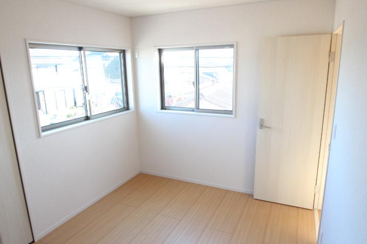 Non-living room. Indoor (12 May 2013) Shooting