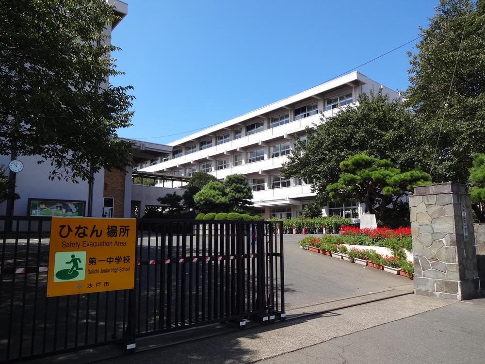 Junior high school. 1430m to Mito Municipal first junior high school