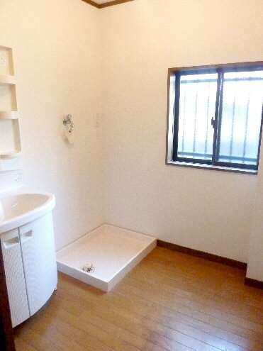 Other Equipment. It is also spacious washroom! With easy window and ventilation around the water! 