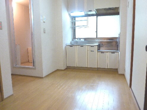 Kitchen. Appearance of dining! 