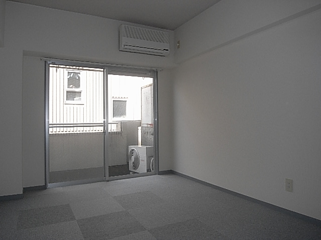 Living and room. The photograph is a sample. 1R Even comfortably spend