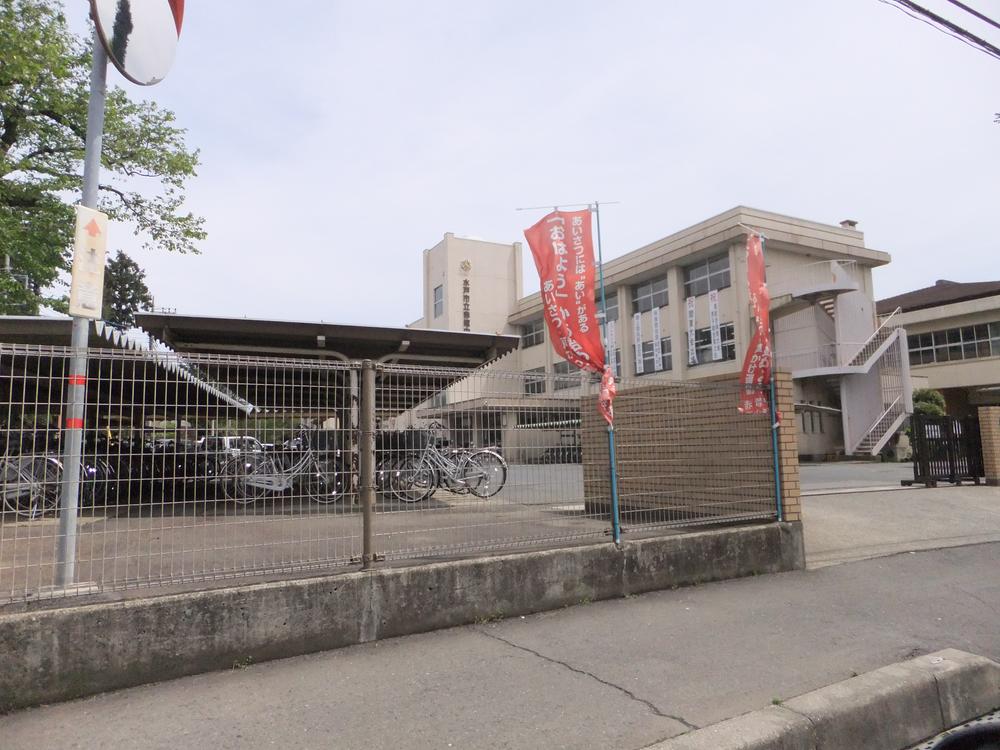 Junior high school. Akatsuka 180m until junior high school