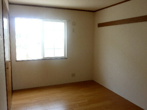 Other room space. It has been changed from how Japanese-style room in the south-west Western-style room to Western-style! 